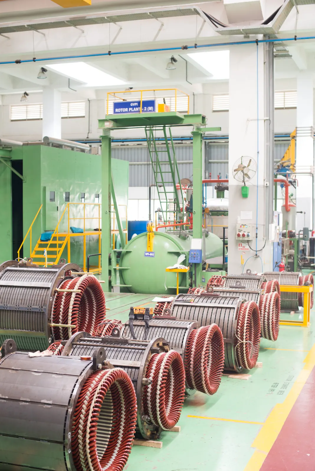 Línea de estatores de generadores en la planta de TD Power Systems